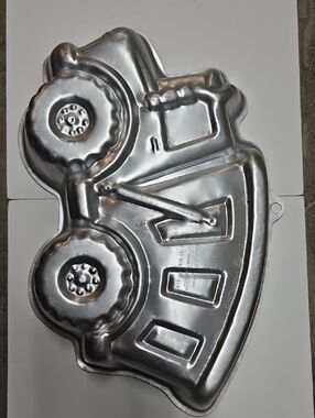 WELTON DUMP TRUCK CAKE PAN. 2105-0562